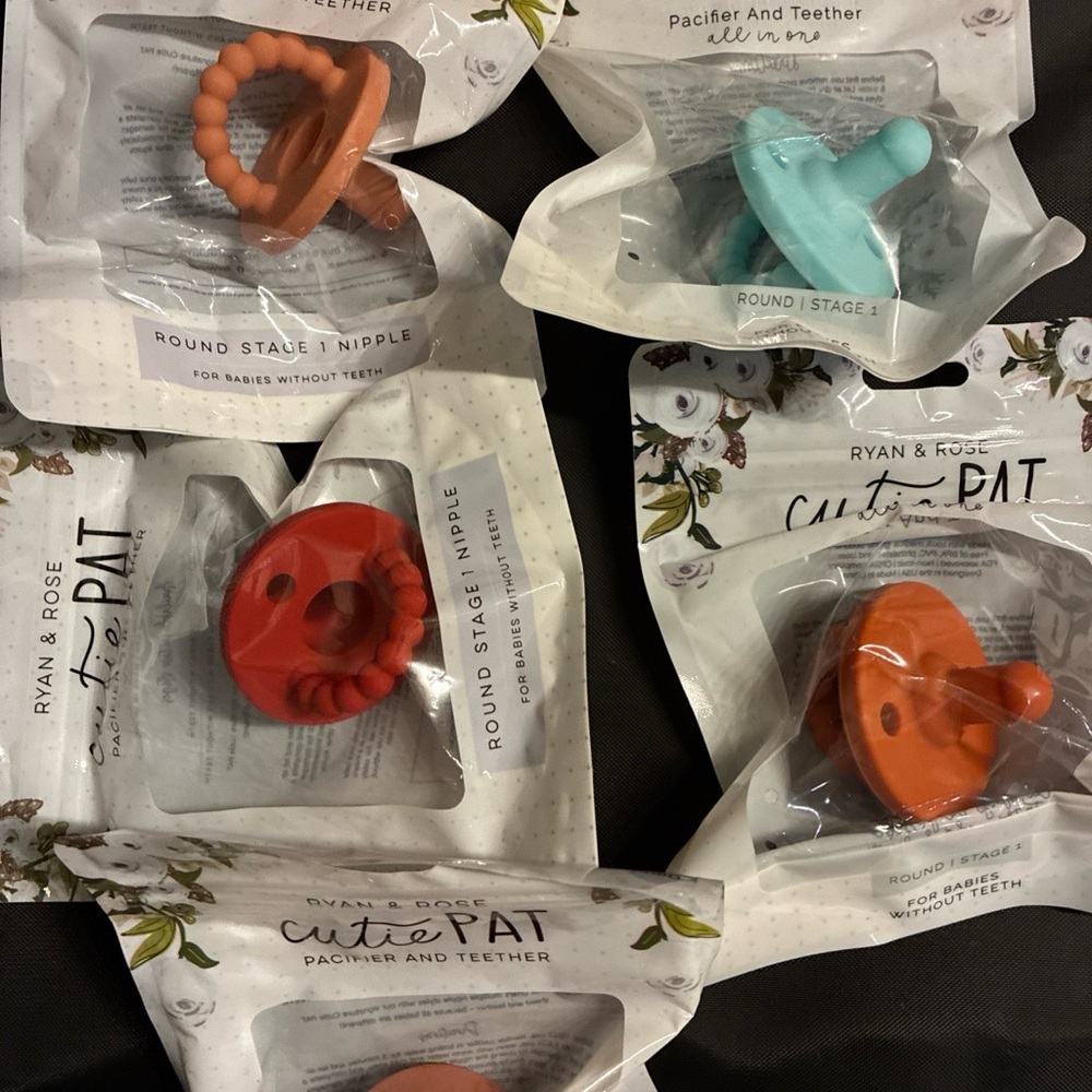 Ryan & Rose Cutie PAT Pacifier and Teether Set - Picture 3 of 4